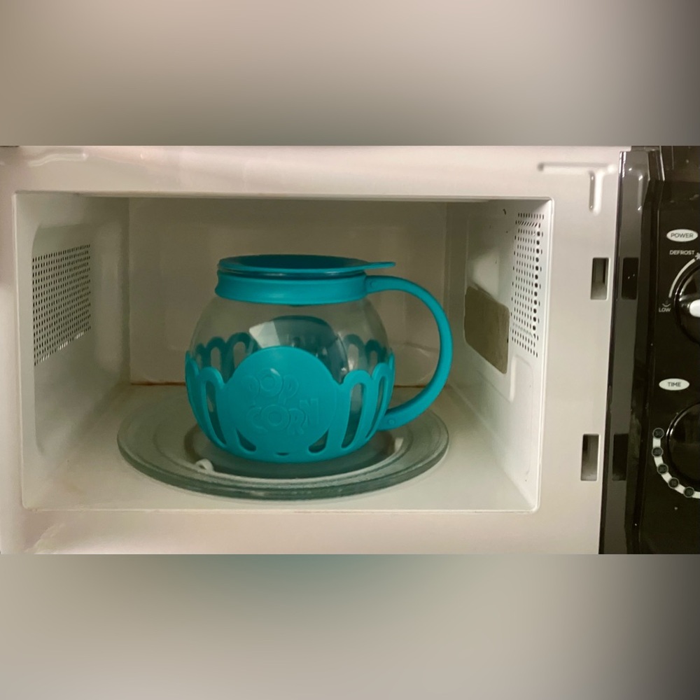 Micro-Pop Microwave Popcorn Popper - Picture 2 of 6